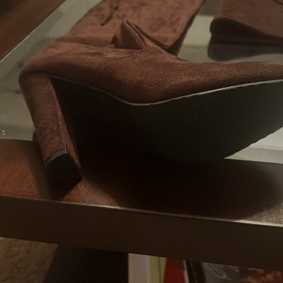 Beautiful Dark Brown Over The Knee Boots - Picture 7 of 8